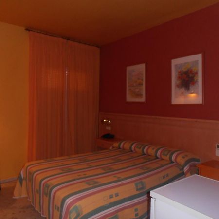 Hostal Carlos III Эль-Эхидо Экстерьер фото