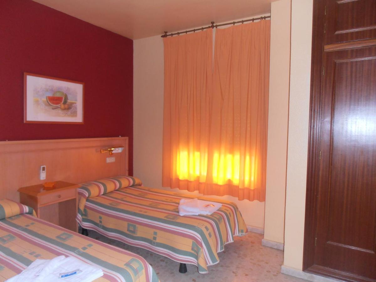Hostal Carlos III Эль-Эхидо Экстерьер фото