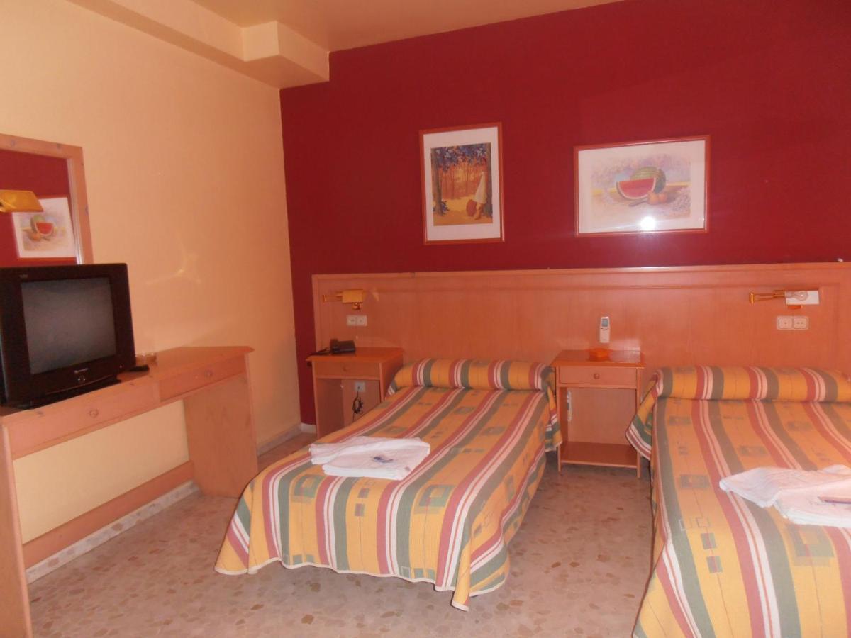Hostal Carlos III Эль-Эхидо Экстерьер фото