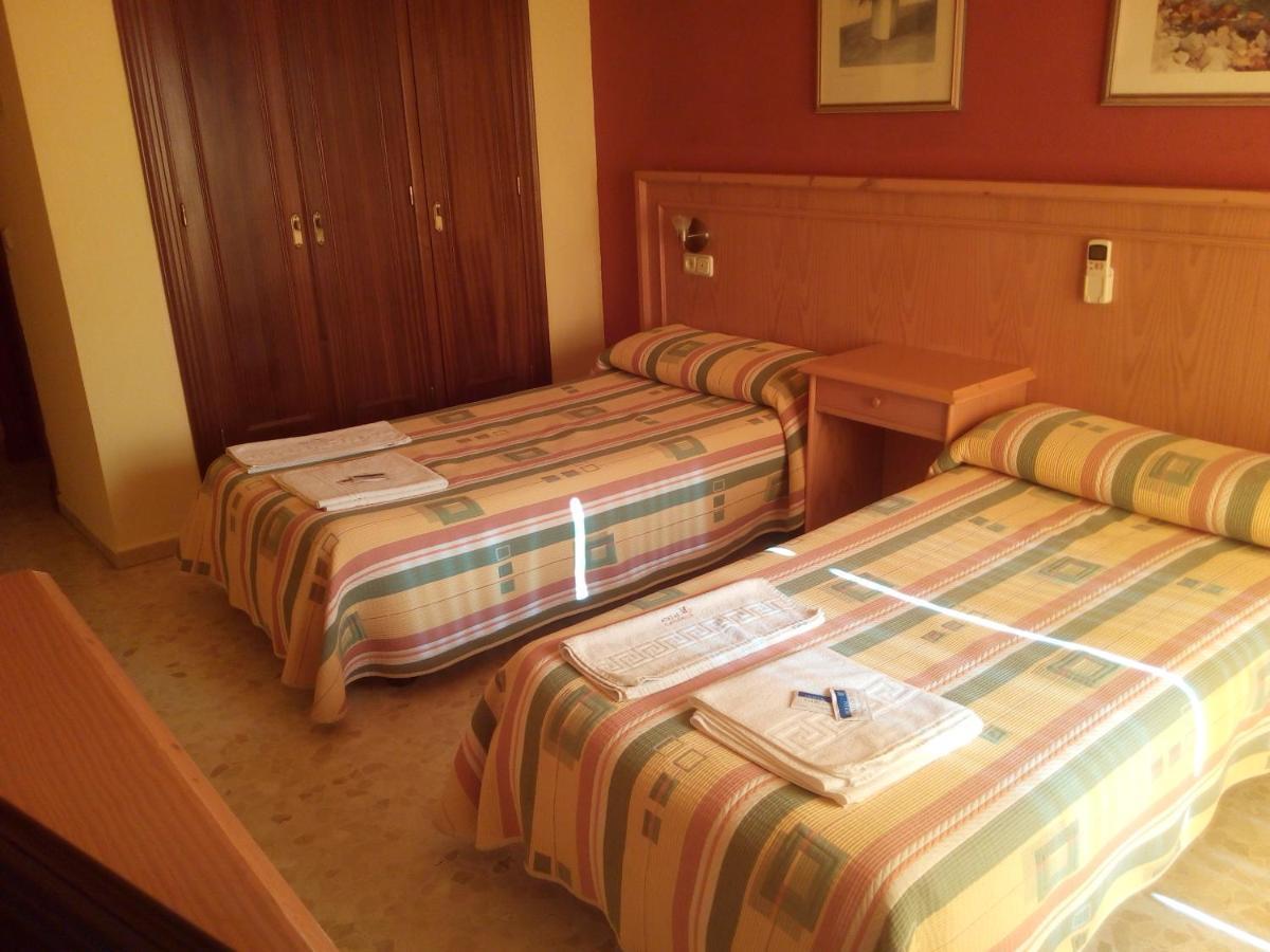 Hostal Carlos III Эль-Эхидо Экстерьер фото