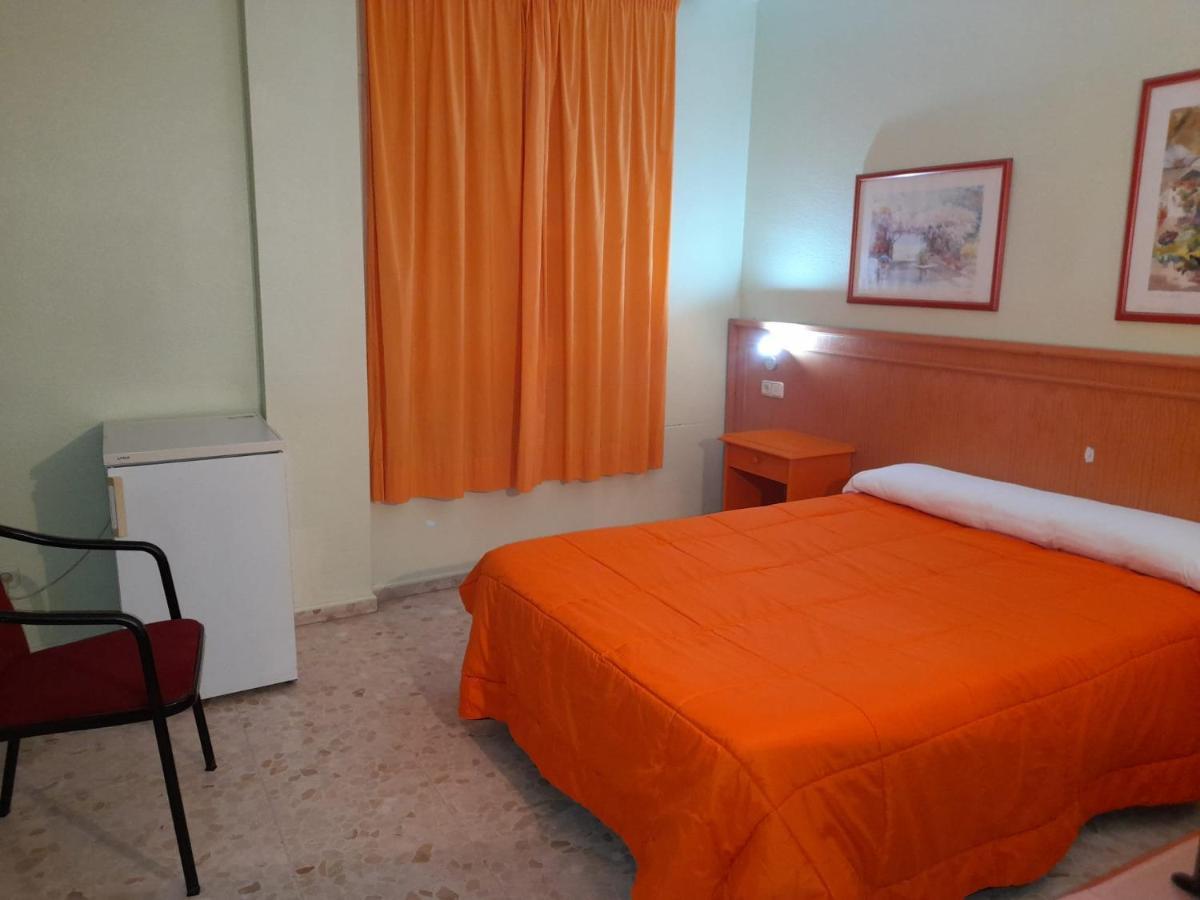Hostal Carlos III Эль-Эхидо Экстерьер фото