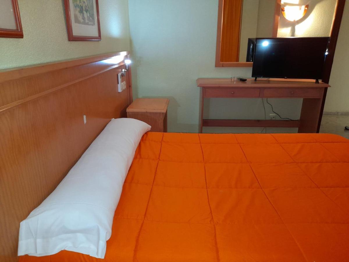 Hostal Carlos III Эль-Эхидо Экстерьер фото