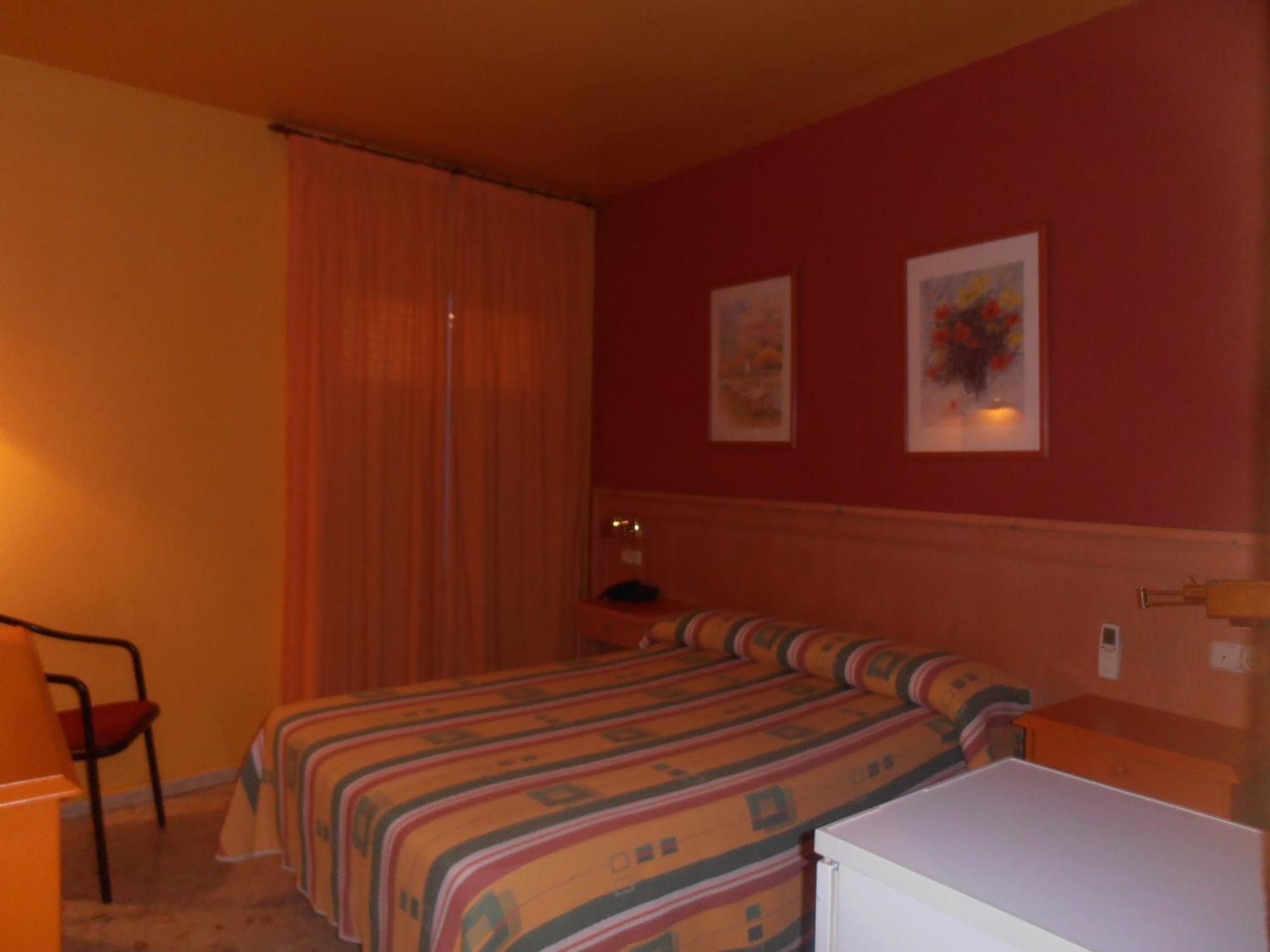 Hostal Carlos III Эль-Эхидо Экстерьер фото