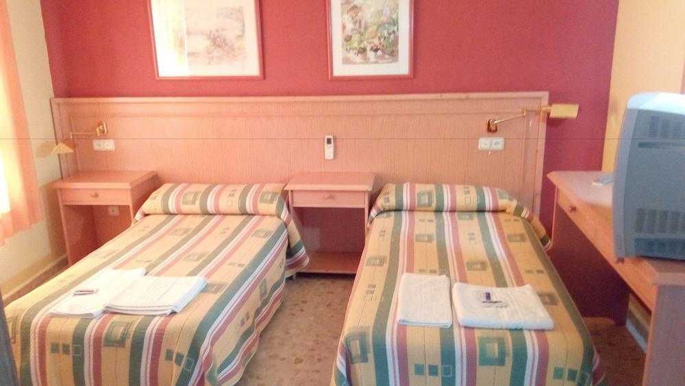 Hostal Carlos III Эль-Эхидо Экстерьер фото